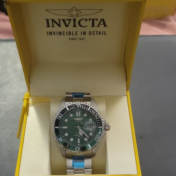 Invicta Silver and Green Dial Men's Watch - Picture 1 of 1
